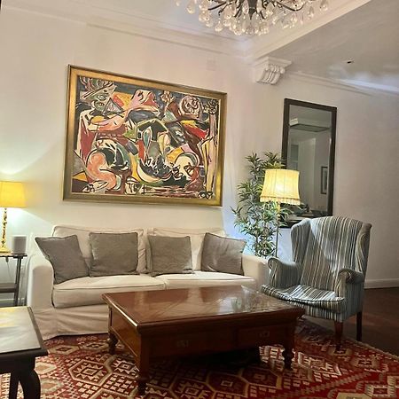 Small Stylish Room With Comfortable Queen-Size Bed In Very Large, Beautifully Decorated Shared Flat In The Historic Centre Of Málaga Extérieur photo