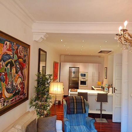 Small Stylish Room With Comfortable Queen-Size Bed In Very Large, Beautifully Decorated Shared Flat In The Historic Centre Of Málaga Extérieur photo
