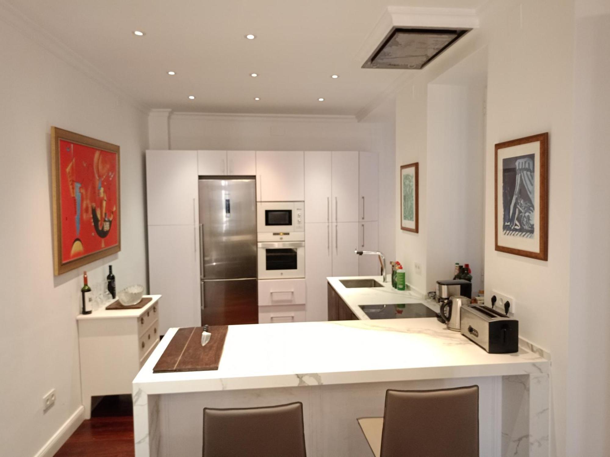 Small Stylish Room With Comfortable Queen-Size Bed In Very Large, Beautifully Decorated Shared Flat In The Historic Centre Of Málaga Extérieur photo