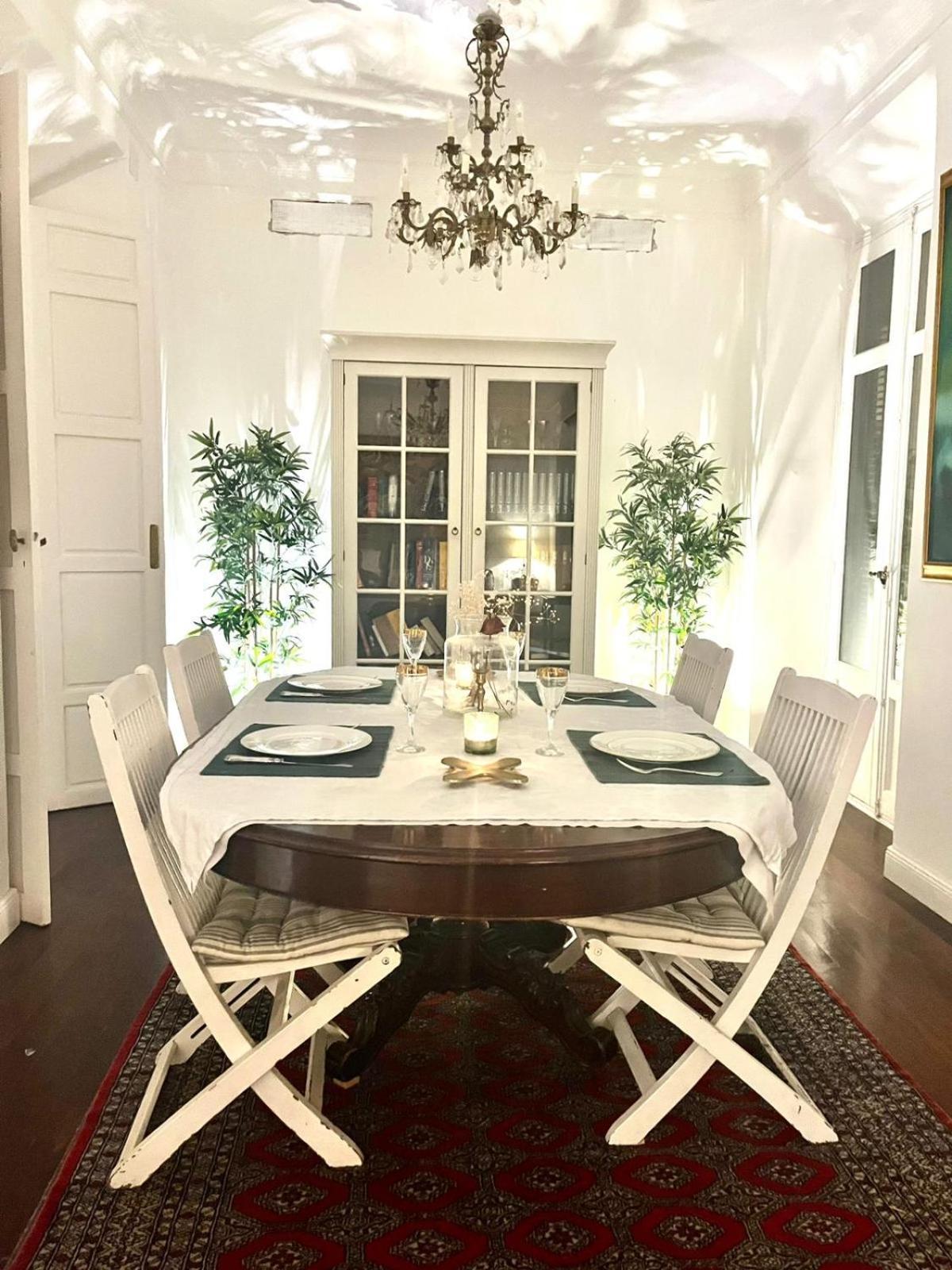 Small Stylish Room With Comfortable Queen-Size Bed In Very Large, Beautifully Decorated Shared Flat In The Historic Centre Of Málaga Extérieur photo