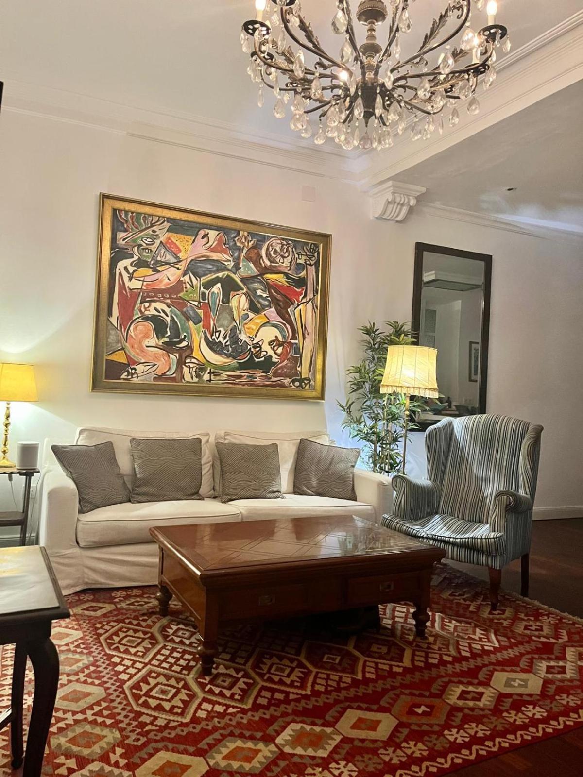 Small Stylish Room With Comfortable Queen-Size Bed In Very Large, Beautifully Decorated Shared Flat In The Historic Centre Of Málaga Extérieur photo