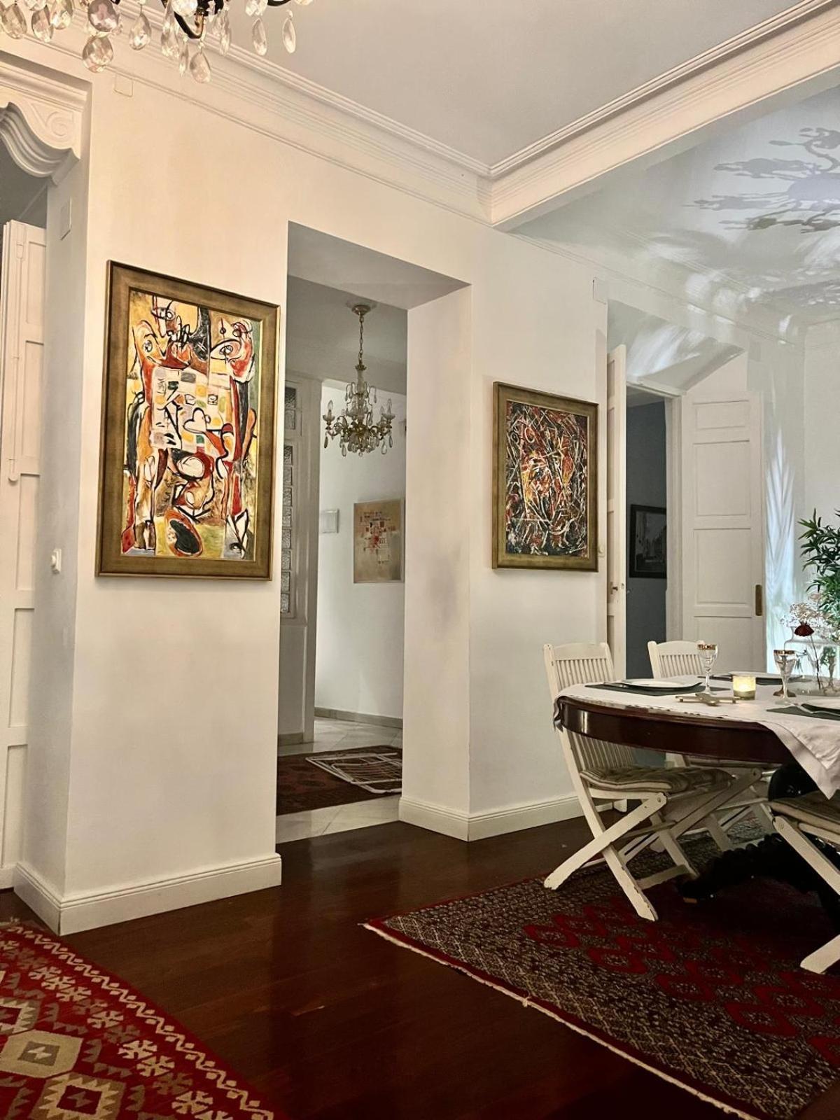 Small Stylish Room With Comfortable Queen-Size Bed In Very Large, Beautifully Decorated Shared Flat In The Historic Centre Of Málaga Extérieur photo